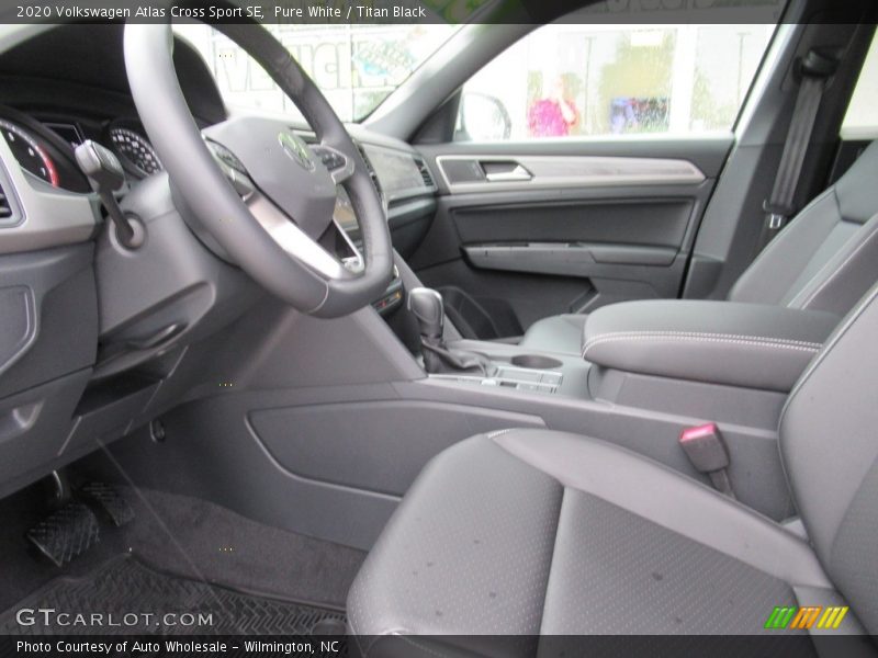 Pure White / Titan Black 2020 Volkswagen Atlas Cross Sport SE