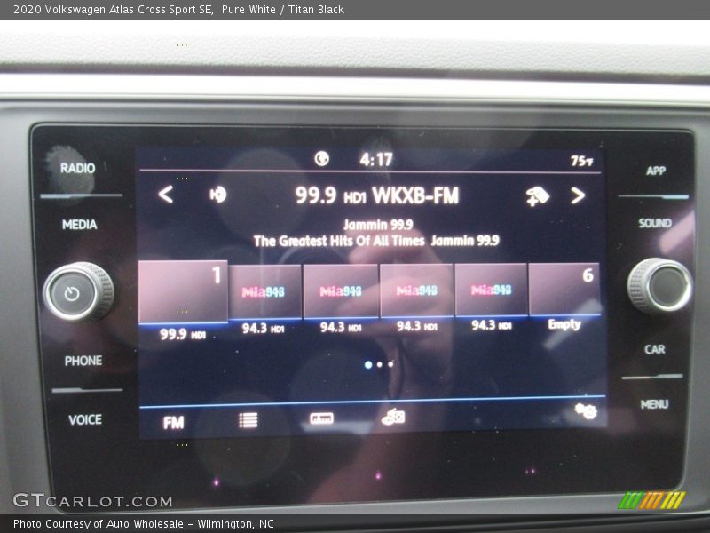 Pure White / Titan Black 2020 Volkswagen Atlas Cross Sport SE