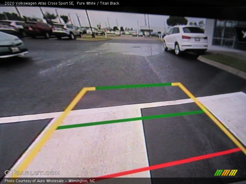 Pure White / Titan Black 2020 Volkswagen Atlas Cross Sport SE