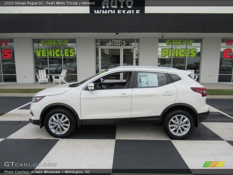 Pearl White Tricoat / Almond 2020 Nissan Rogue SV