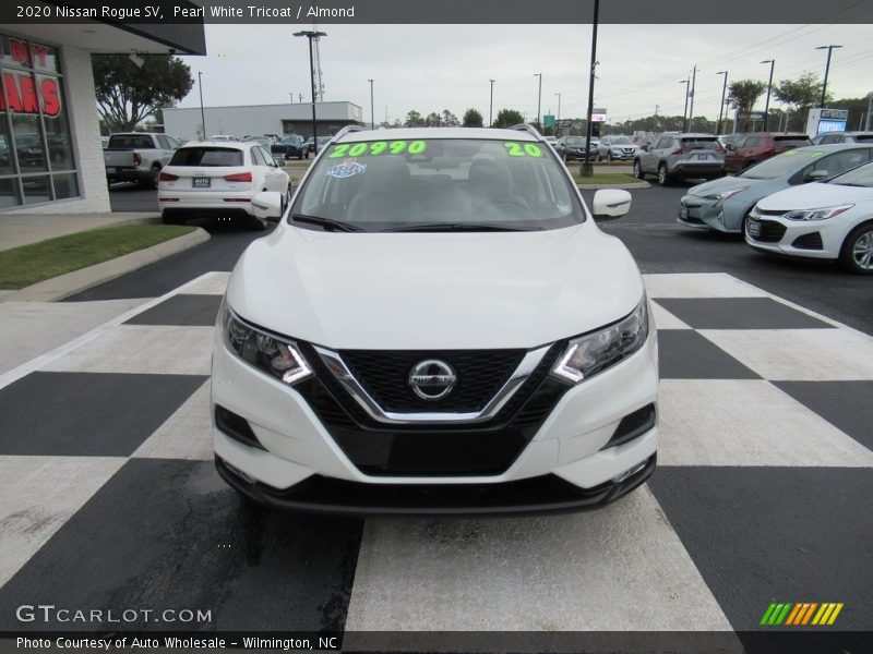 Pearl White Tricoat / Almond 2020 Nissan Rogue SV