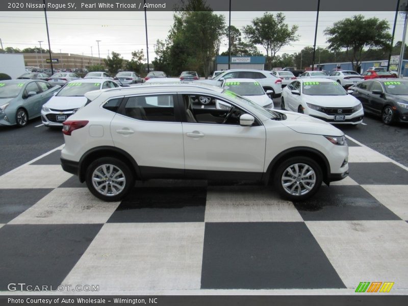 Pearl White Tricoat / Almond 2020 Nissan Rogue SV