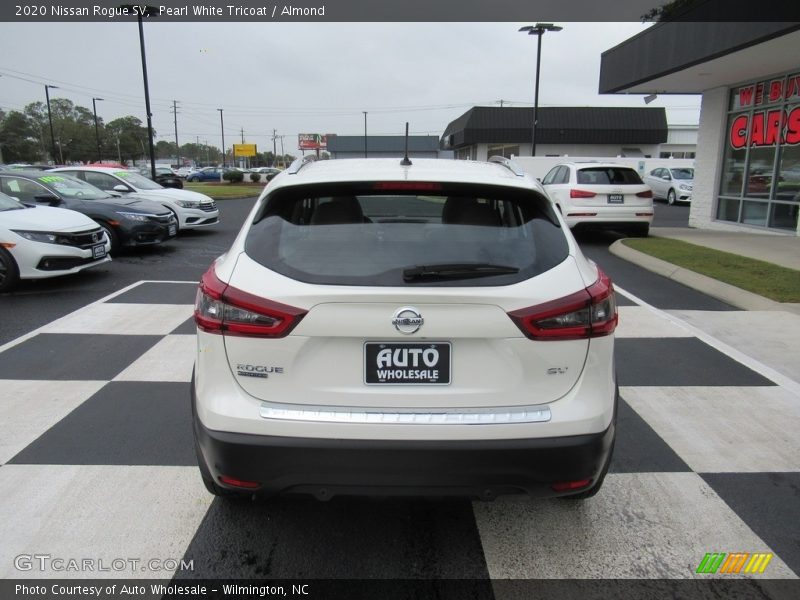 Pearl White Tricoat / Almond 2020 Nissan Rogue SV
