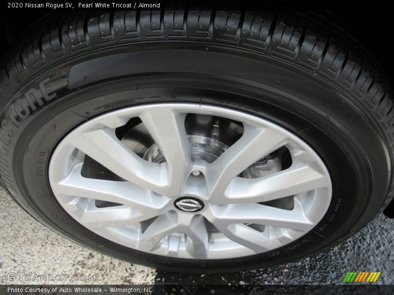 Pearl White Tricoat / Almond 2020 Nissan Rogue SV
