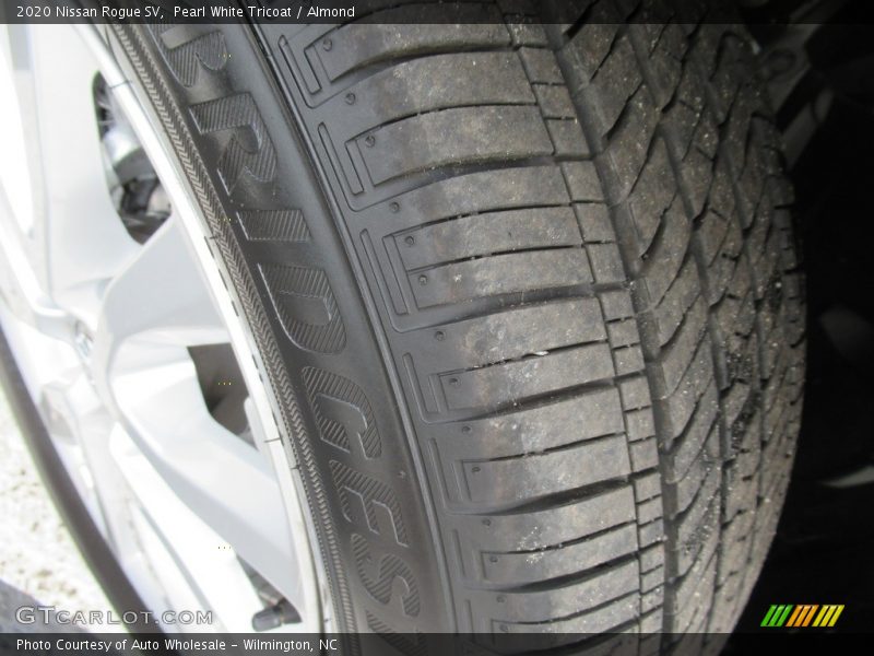 Pearl White Tricoat / Almond 2020 Nissan Rogue SV