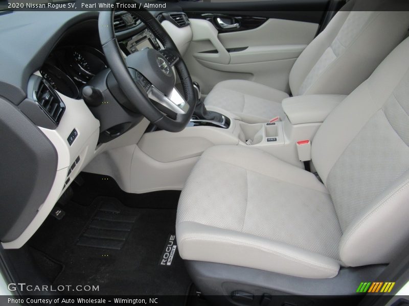Pearl White Tricoat / Almond 2020 Nissan Rogue SV