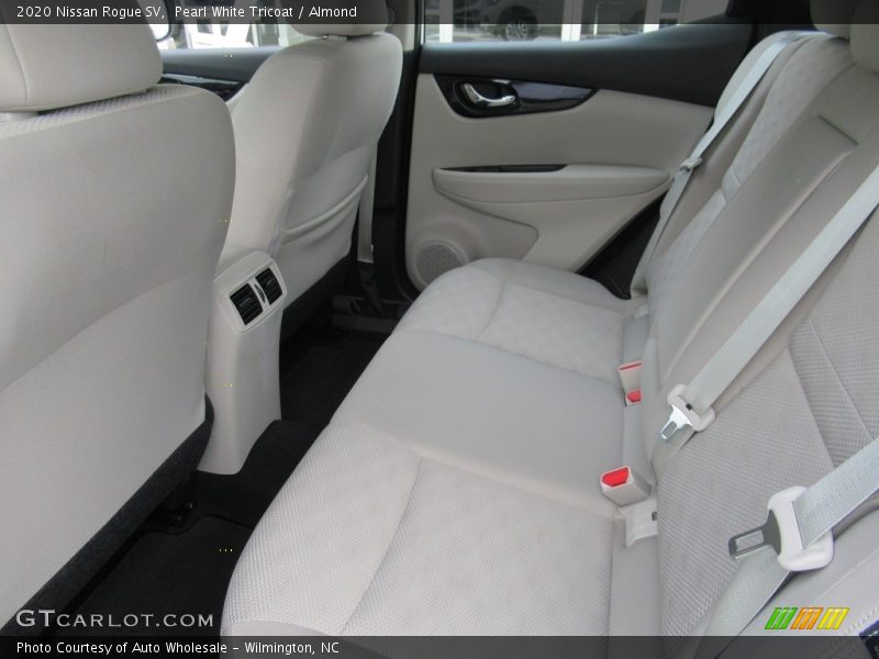 Pearl White Tricoat / Almond 2020 Nissan Rogue SV