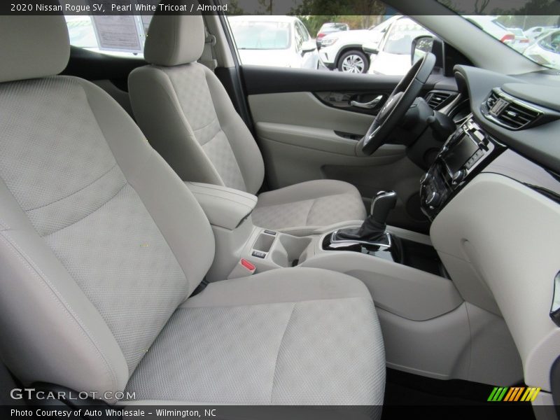 Pearl White Tricoat / Almond 2020 Nissan Rogue SV
