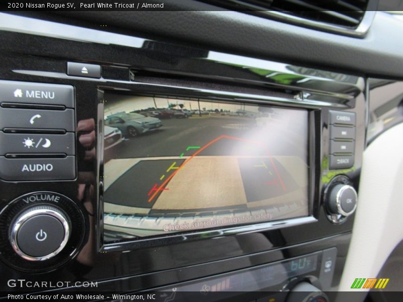 Pearl White Tricoat / Almond 2020 Nissan Rogue SV