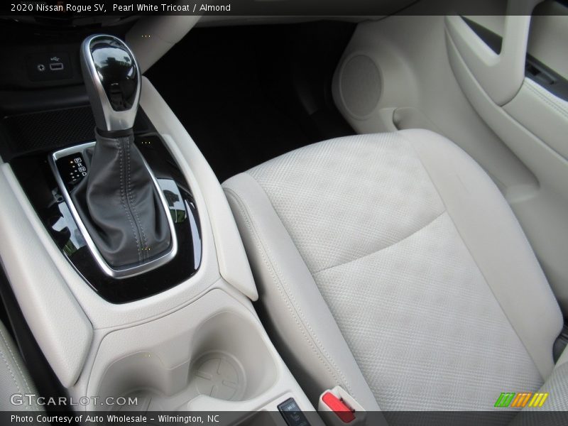 Pearl White Tricoat / Almond 2020 Nissan Rogue SV