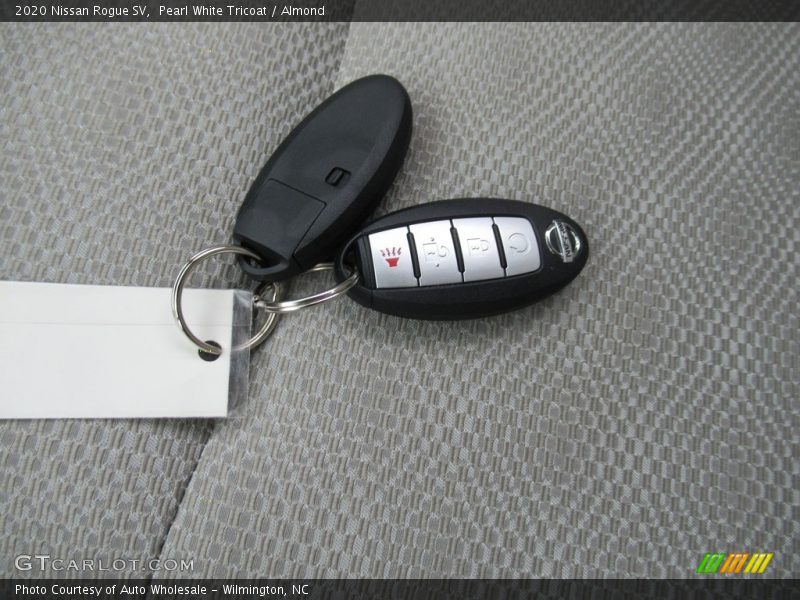 Pearl White Tricoat / Almond 2020 Nissan Rogue SV