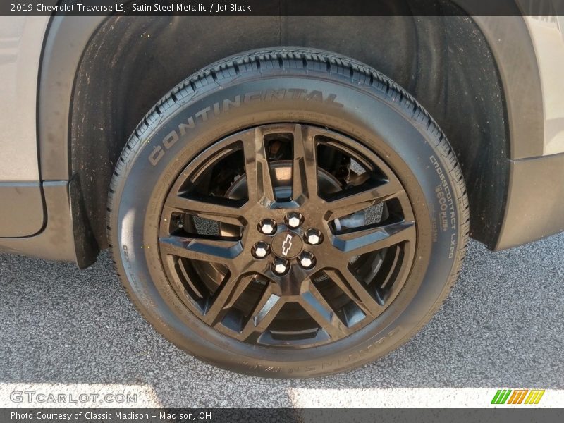 Satin Steel Metallic / Jet Black 2019 Chevrolet Traverse LS