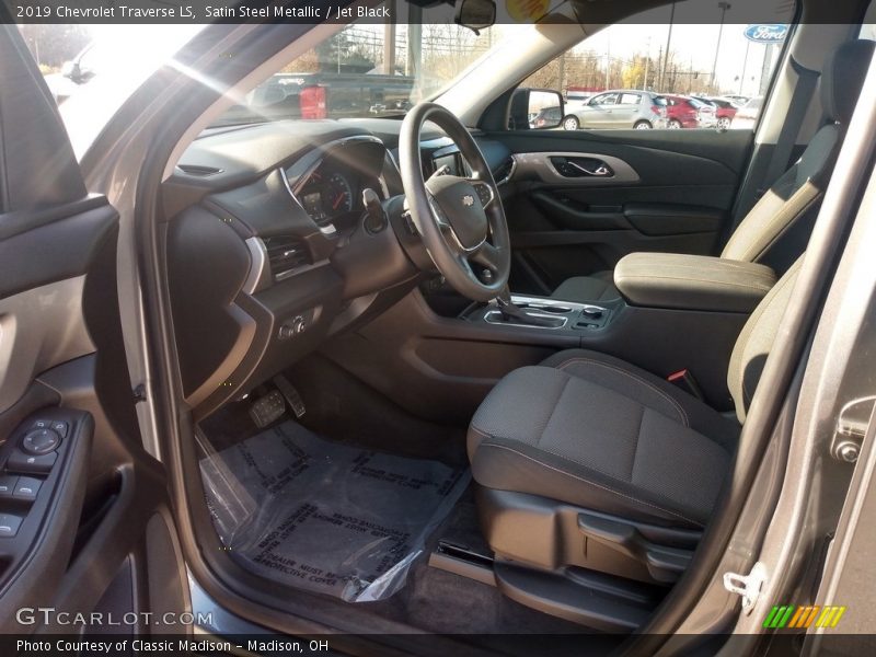 Satin Steel Metallic / Jet Black 2019 Chevrolet Traverse LS