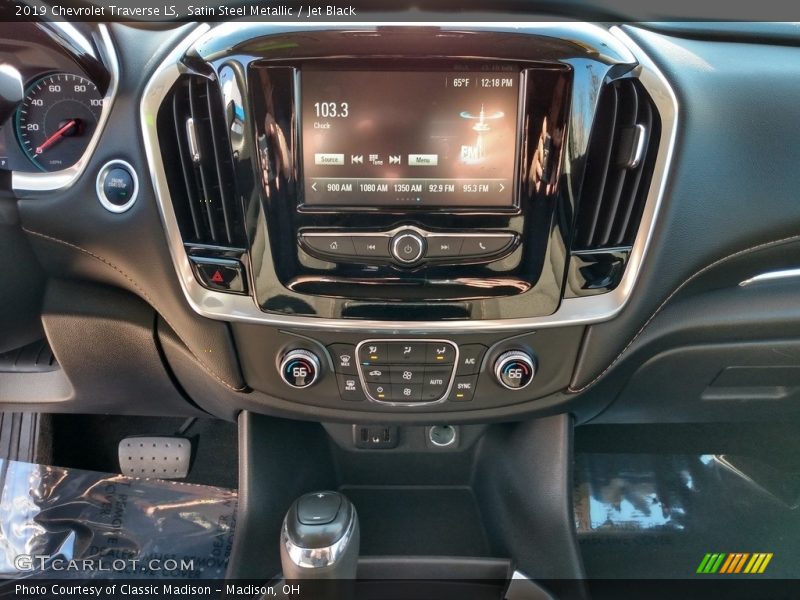 Satin Steel Metallic / Jet Black 2019 Chevrolet Traverse LS