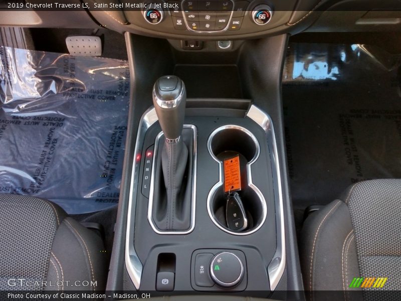 Satin Steel Metallic / Jet Black 2019 Chevrolet Traverse LS