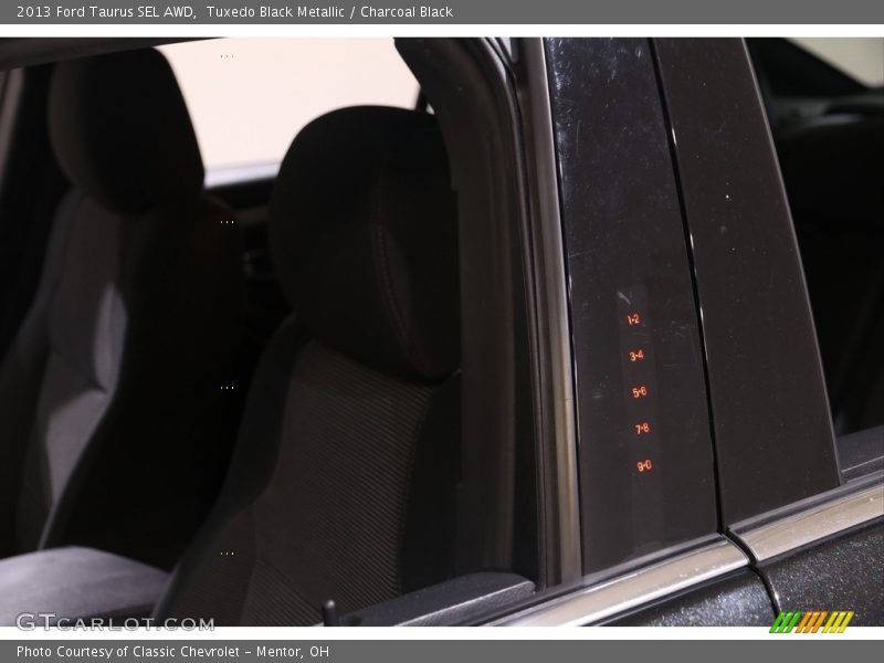 Tuxedo Black Metallic / Charcoal Black 2013 Ford Taurus SEL AWD