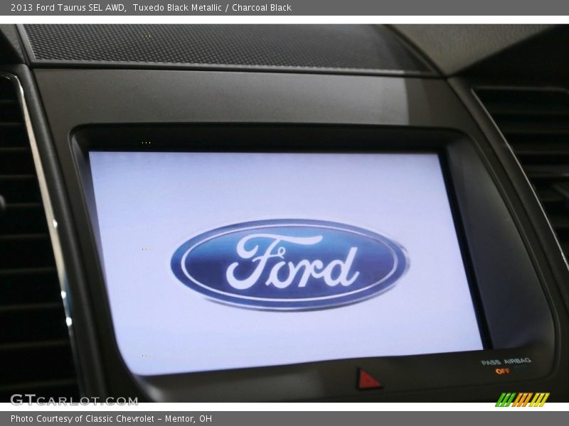Tuxedo Black Metallic / Charcoal Black 2013 Ford Taurus SEL AWD