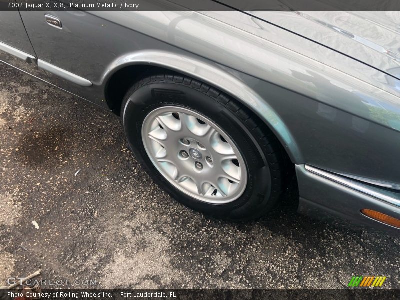 Platinum Metallic / Ivory 2002 Jaguar XJ XJ8