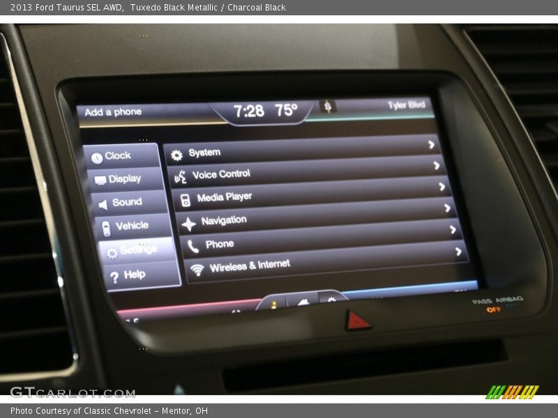 Tuxedo Black Metallic / Charcoal Black 2013 Ford Taurus SEL AWD