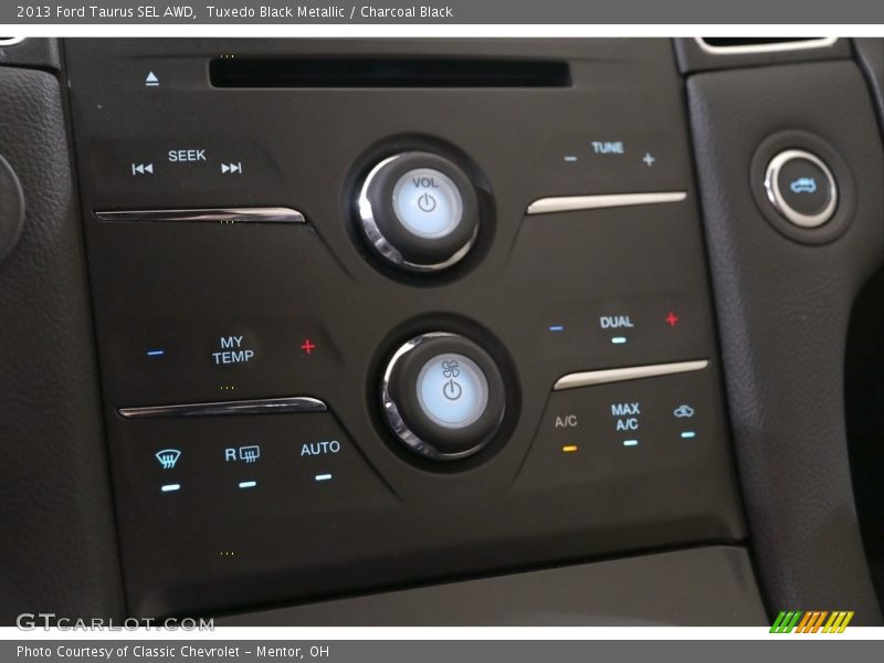 Tuxedo Black Metallic / Charcoal Black 2013 Ford Taurus SEL AWD