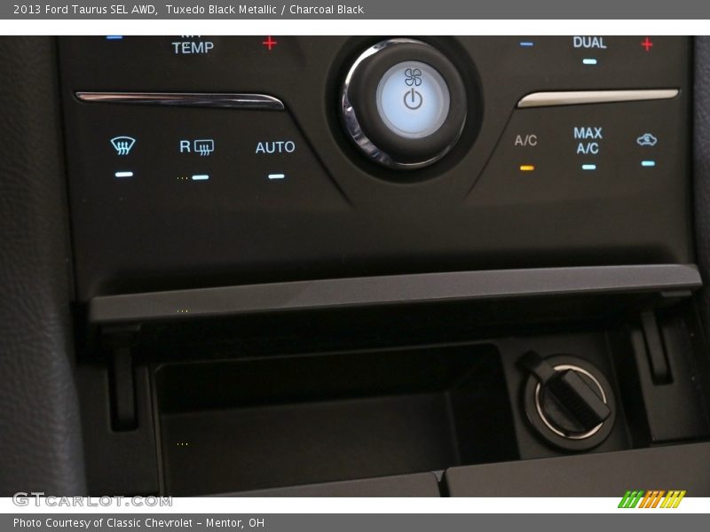 Tuxedo Black Metallic / Charcoal Black 2013 Ford Taurus SEL AWD