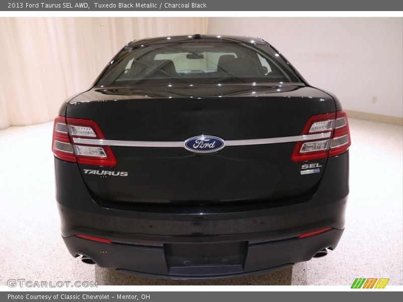 Tuxedo Black Metallic / Charcoal Black 2013 Ford Taurus SEL AWD
