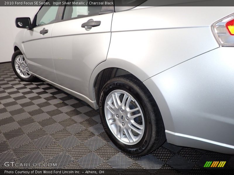 Ingot Silver Metallic / Charcoal Black 2010 Ford Focus SE Sedan