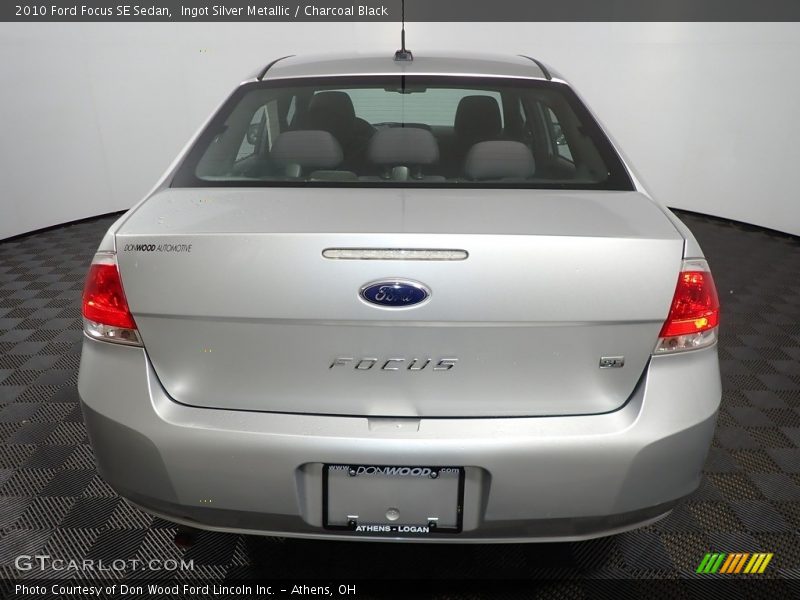 Ingot Silver Metallic / Charcoal Black 2010 Ford Focus SE Sedan