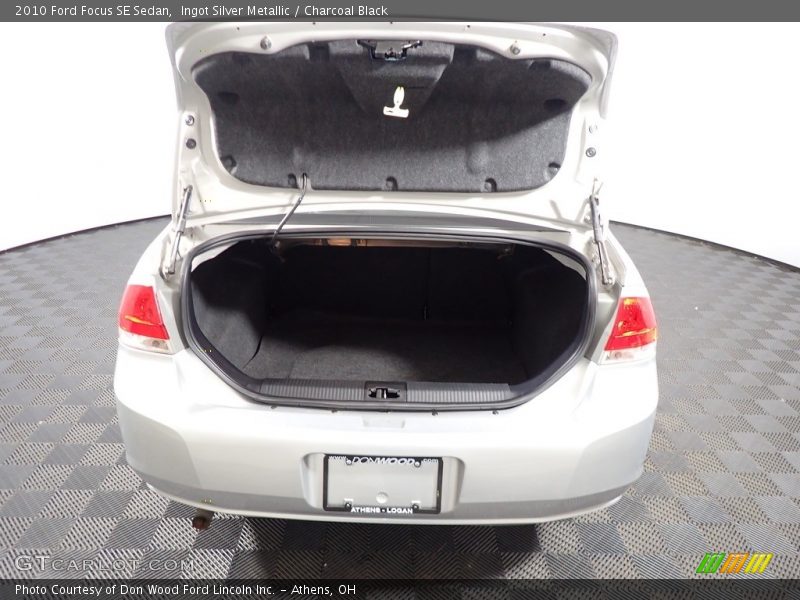 Ingot Silver Metallic / Charcoal Black 2010 Ford Focus SE Sedan