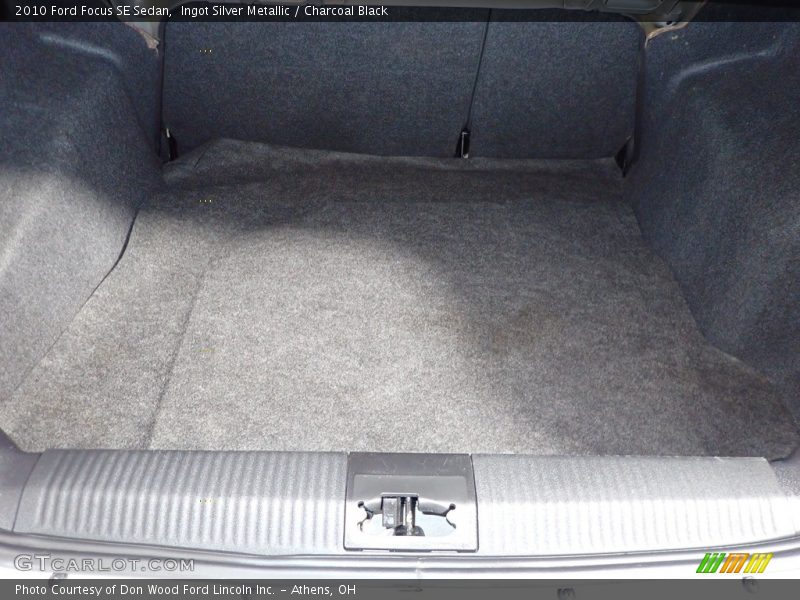 Ingot Silver Metallic / Charcoal Black 2010 Ford Focus SE Sedan