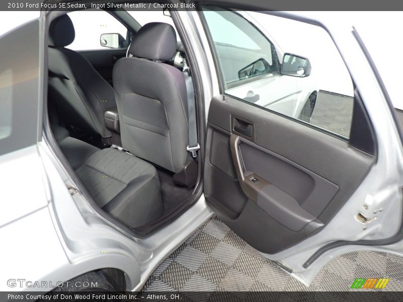 Ingot Silver Metallic / Charcoal Black 2010 Ford Focus SE Sedan