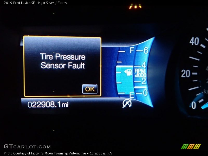 Ingot Silver / Ebony 2019 Ford Fusion SE