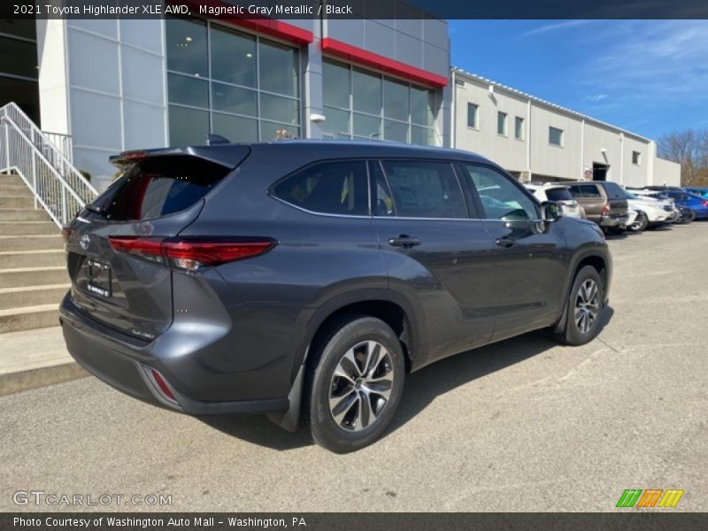 Magnetic Gray Metallic / Black 2021 Toyota Highlander XLE AWD