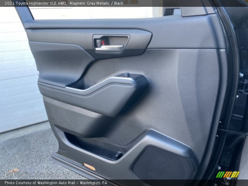 Magnetic Gray Metallic / Black 2021 Toyota Highlander XLE AWD