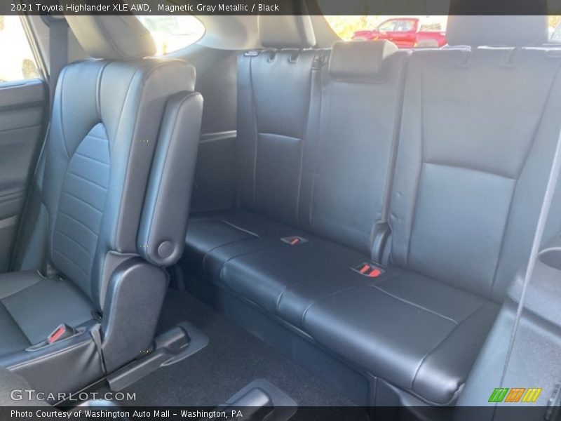 Magnetic Gray Metallic / Black 2021 Toyota Highlander XLE AWD