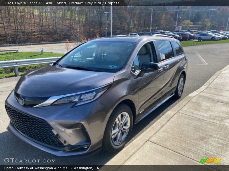 Front 3/4 View of 2021 Sienna XSE AWD Hybrid