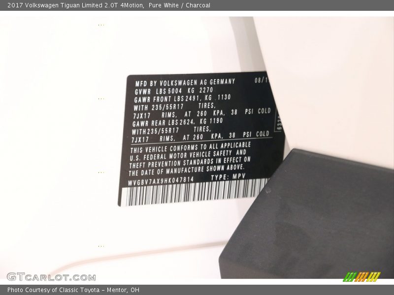 Pure White / Charcoal 2017 Volkswagen Tiguan Limited 2.0T 4Motion