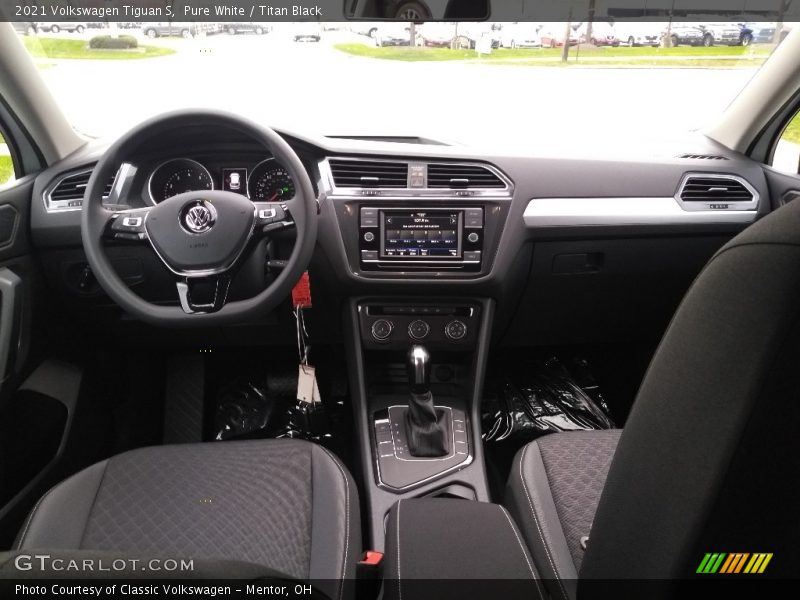 Pure White / Titan Black 2021 Volkswagen Tiguan S