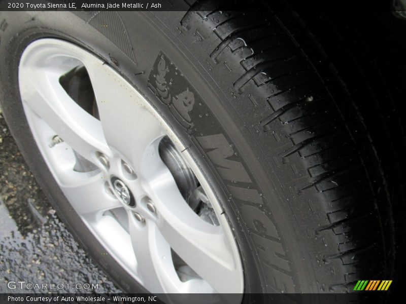 Alumina Jade Metallic / Ash 2020 Toyota Sienna LE
