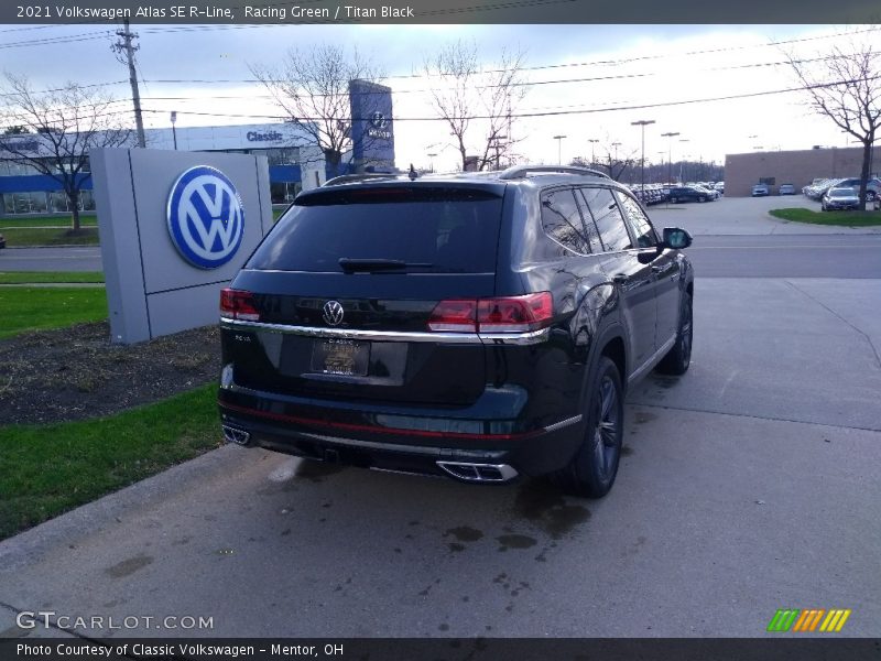 Racing Green / Titan Black 2021 Volkswagen Atlas SE R-Line