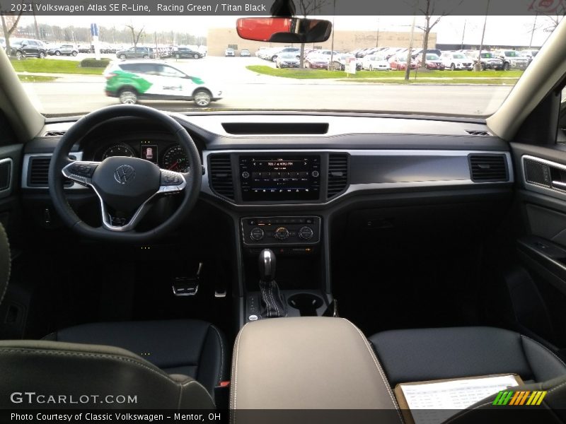Racing Green / Titan Black 2021 Volkswagen Atlas SE R-Line