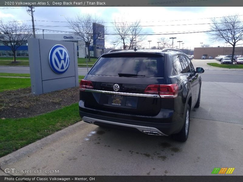 Deep Black Pearl / Titan Black 2020 Volkswagen Atlas S