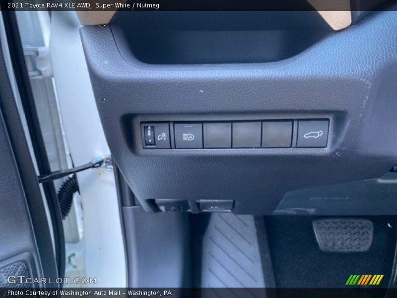 Super White / Nutmeg 2021 Toyota RAV4 XLE AWD