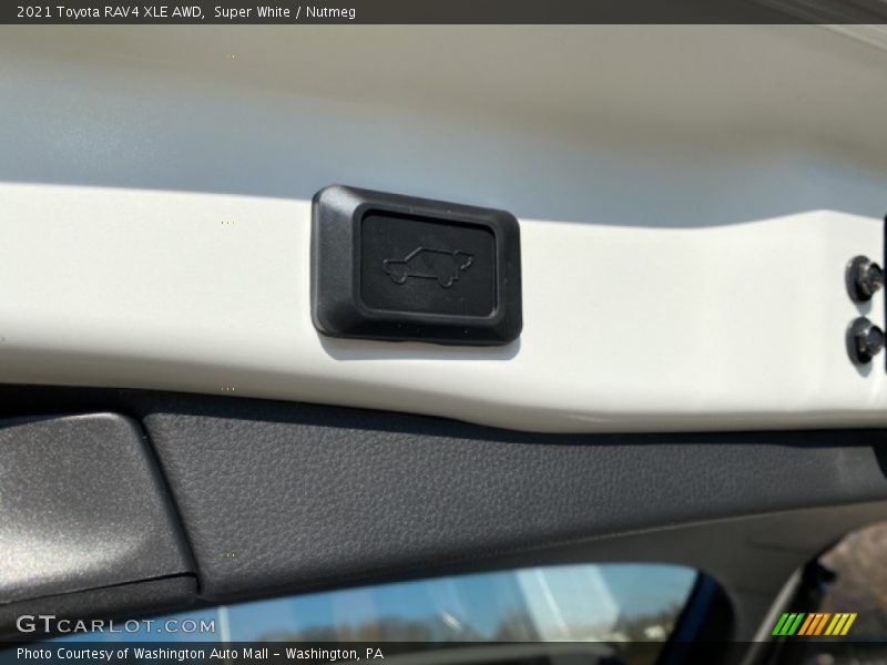 Super White / Nutmeg 2021 Toyota RAV4 XLE AWD