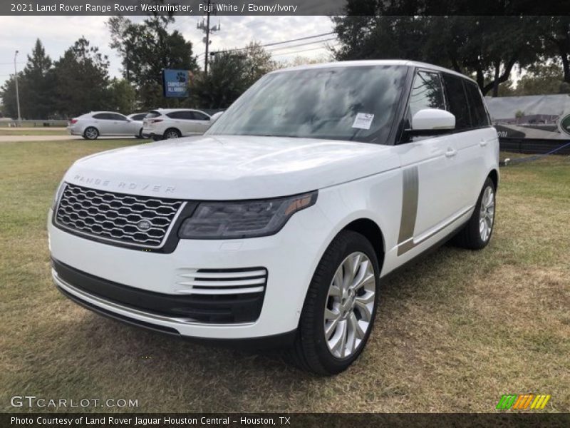 Front 3/4 View of 2021 Range Rover Westminster