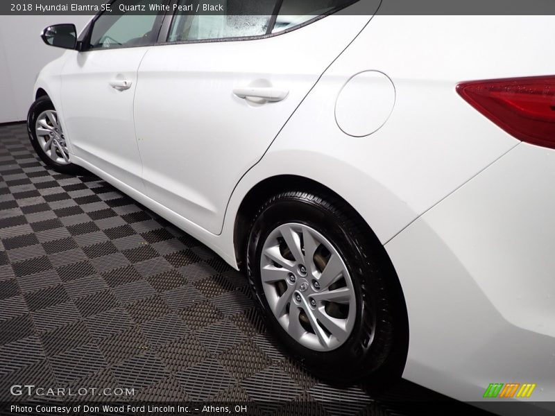 Quartz White Pearl / Black 2018 Hyundai Elantra SE
