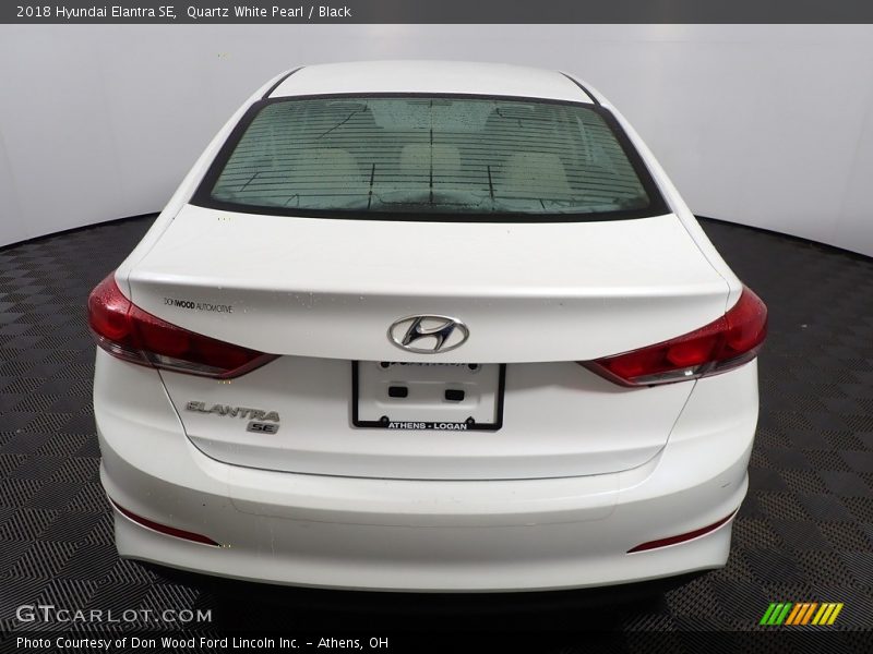 Quartz White Pearl / Black 2018 Hyundai Elantra SE