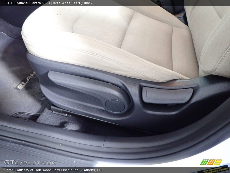 Quartz White Pearl / Black 2018 Hyundai Elantra SE