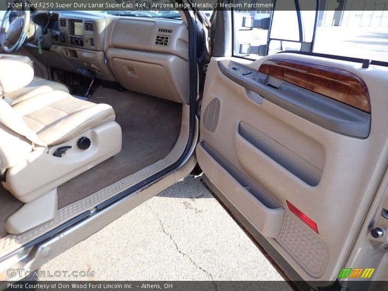 Arizona Beige Metallic / Medium Parchment 2004 Ford F250 Super Duty Lariat SuperCab 4x4