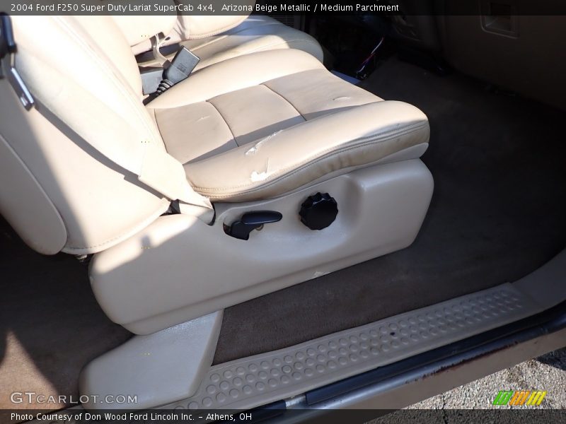 Arizona Beige Metallic / Medium Parchment 2004 Ford F250 Super Duty Lariat SuperCab 4x4
